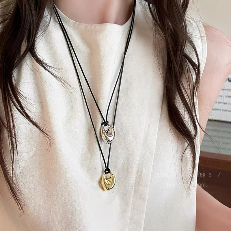 Collier coréen en corde noire  - Mens Fashion Trends 2026 avis et prix