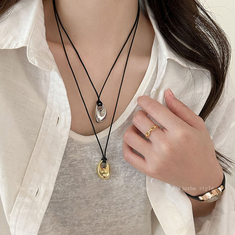 Collier coréen en corde noire  - Mens Fashion Trends 2026 avis et prix